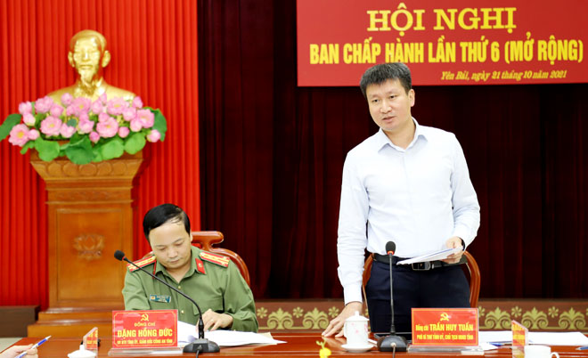 Đồng chí Trần Huy Tuấn - Phó Bí thư Tỉnh ủy, Chủ tịch UBND tỉnh phát biểu chỉ đạo tại Hội nghị.